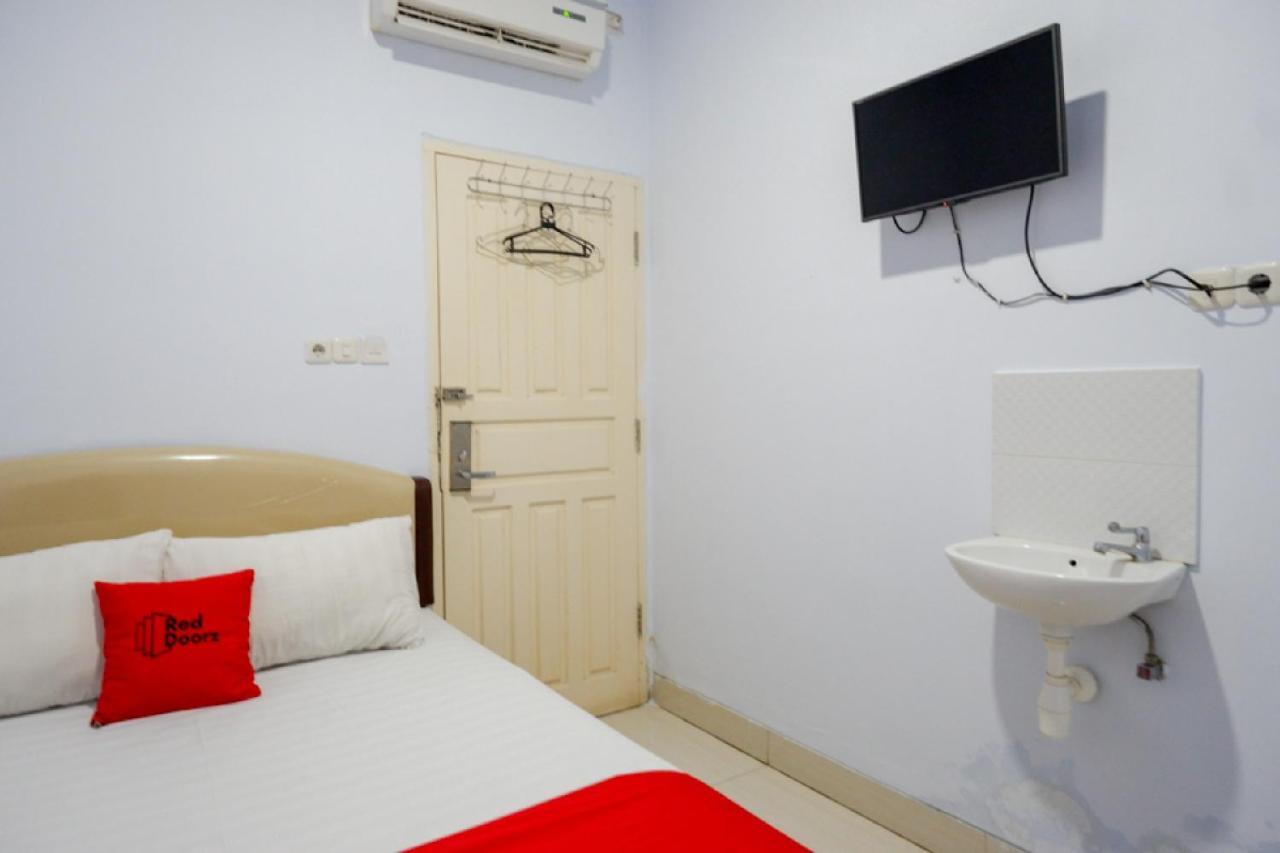 Reddoorz @ Hotel Bravo Pantai Kamali Bau Bau Baubau Экстерьер фото