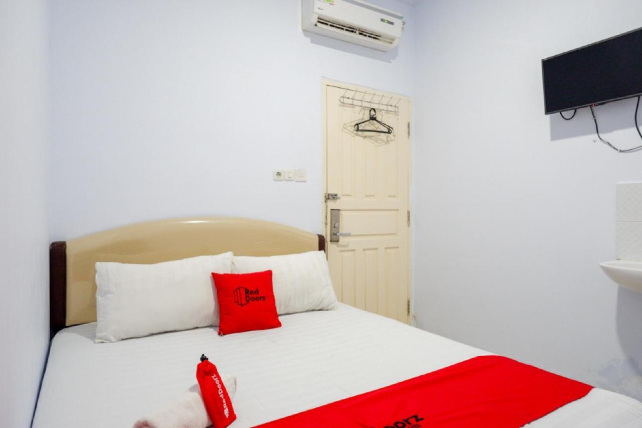 Reddoorz @ Hotel Bravo Pantai Kamali Bau Bau Baubau Экстерьер фото