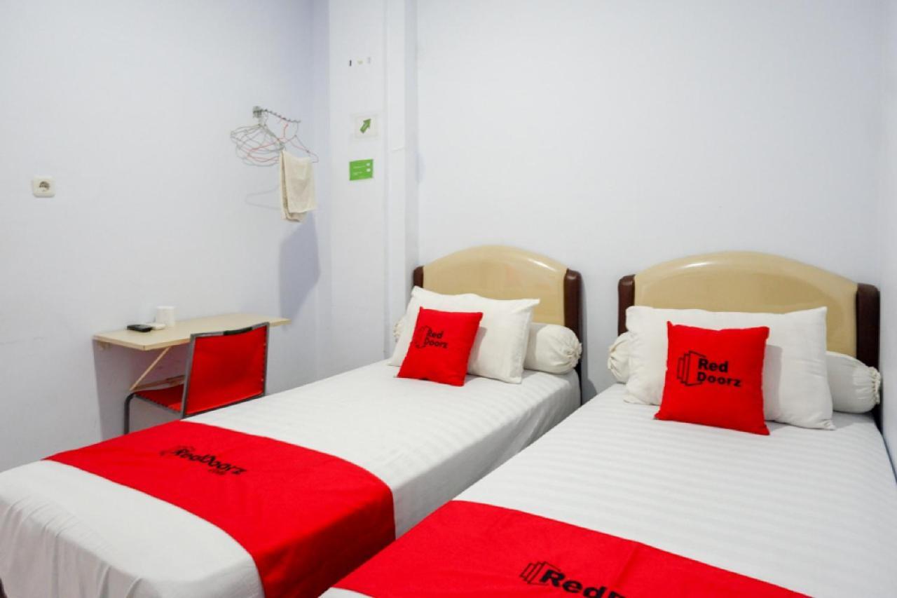 Reddoorz @ Hotel Bravo Pantai Kamali Bau Bau Baubau Экстерьер фото